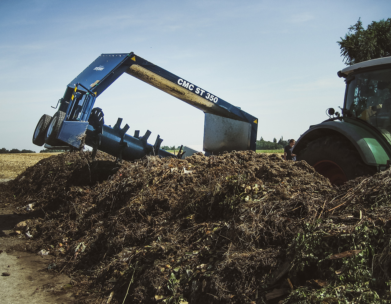 Retourneurs de compost tractés par un tracteur