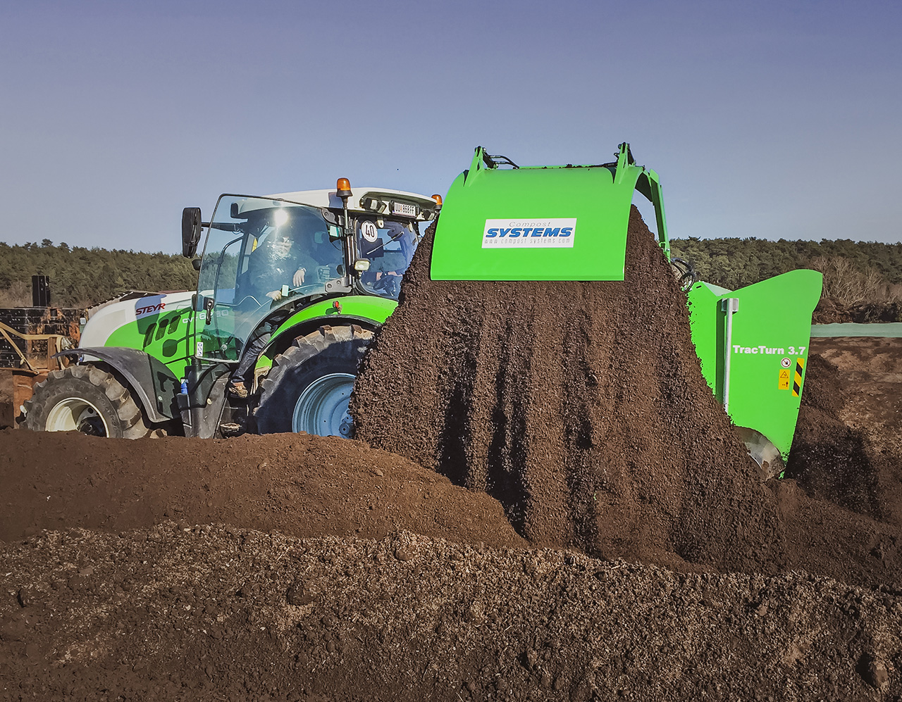 Compost turner TracTurn