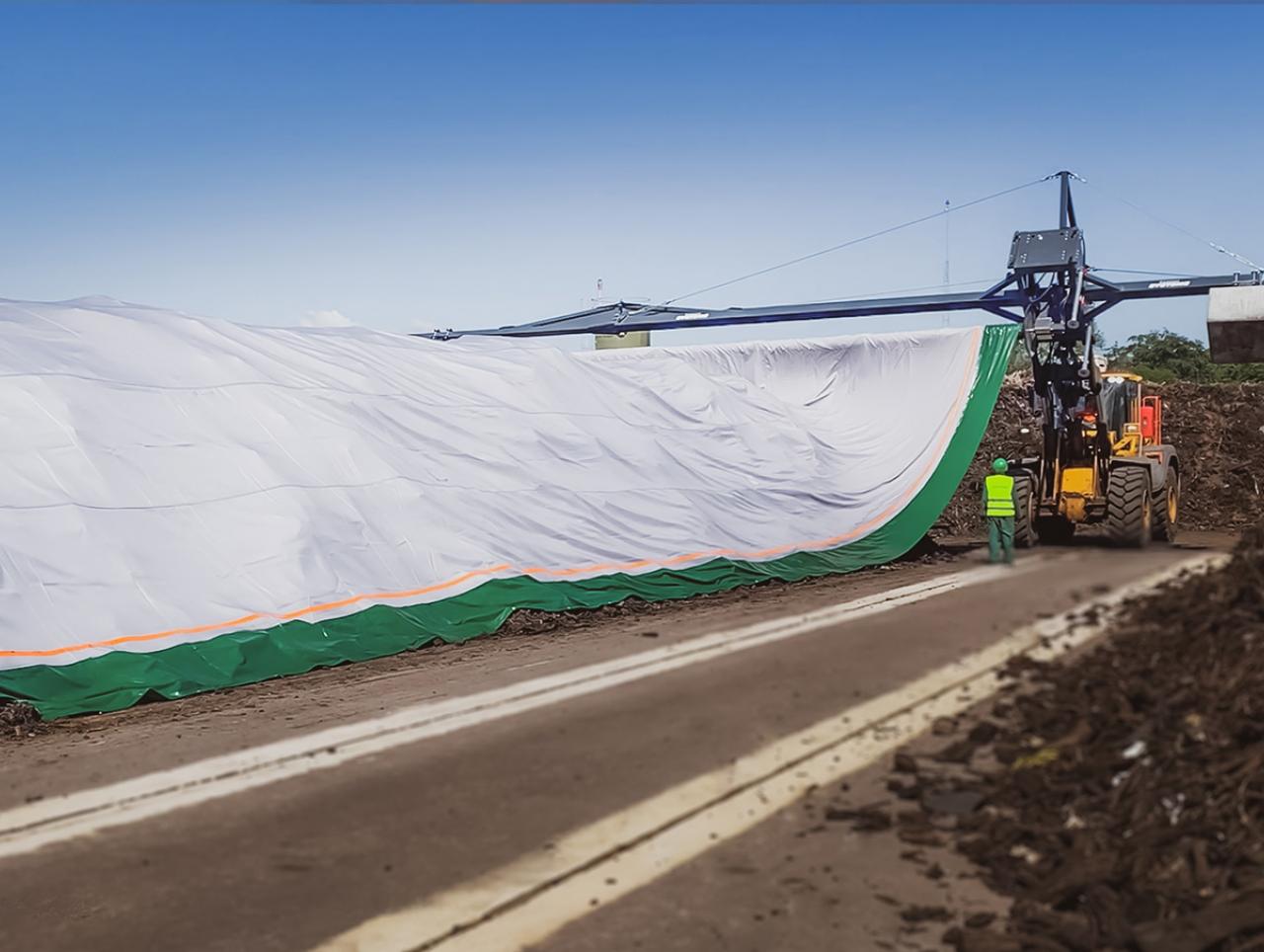Windrow composting with membrane